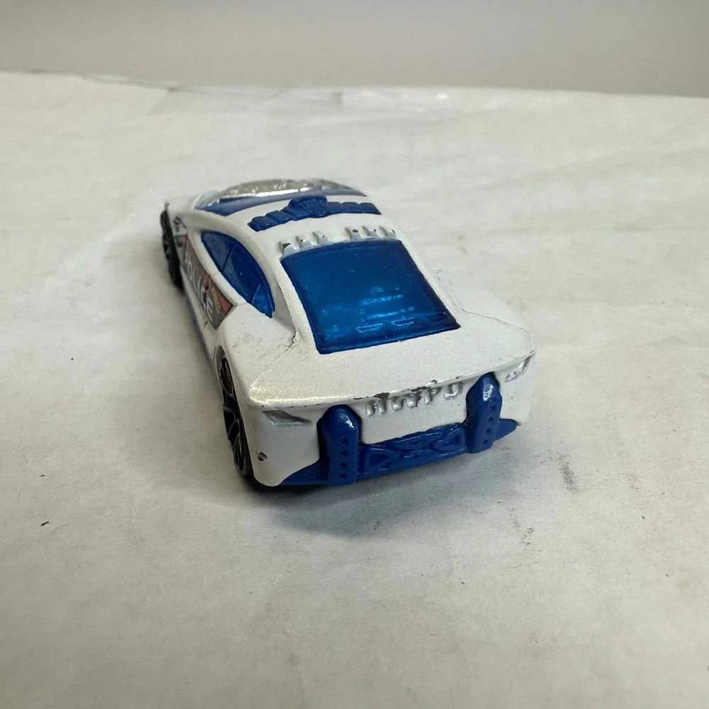 Hot Wheels 2010 Highway‎ Patrol Police Car White Blue Diecast Toy